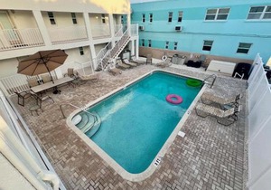 Historic Pass-A-Grille Beach Club Gulf Way Pool