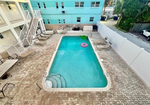 Historic Pass-A-Grille Beach Club Gulf Way Pool