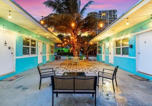 Hollywood Broadwalk Holiday Retreat Dania Beach