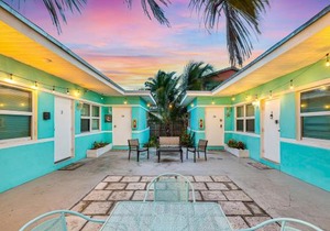 Hollywood Broadwalk Holiday Retreat Dania Beach