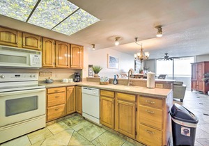 Hudson Resort Condo w/Gulf Views & Beach!