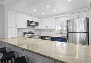 Huntington By The Sea 402 - Gulf Front, Community Pool, Free Beach Service!