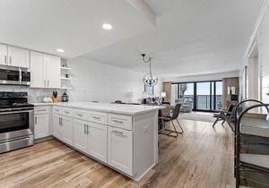 Huntington By the Sea 306. Gulf Front, Community Pool, Free Beach Service.