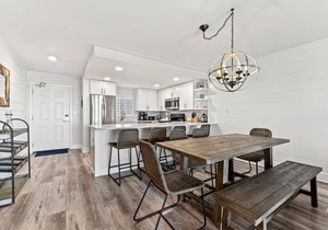 Huntington By the Sea 306. Gulf Front, Community Pool, Free Beach Service.