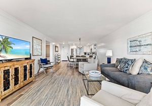 Huntington By the Sea 306. Gulf Front, Community Pool, Free Beach Service.