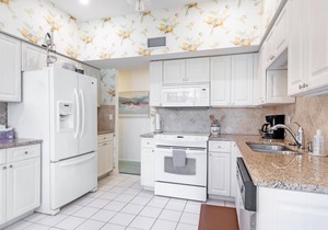 Immaculate 3br condo, world class Pelican Bay beach amenities