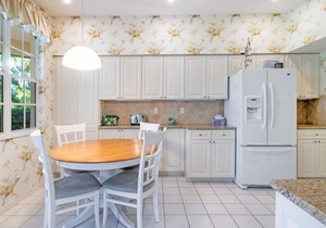 Immaculate 3br condo, world class Pelican Bay beach amenities