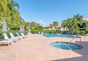 Immaculate 3br condo, world class Pelican Bay beach amenities
