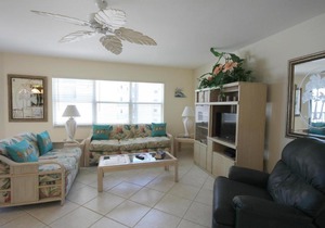 Island House Beach Club 3E - Condo with balcony on the beach
