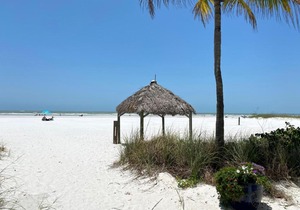 Island House Beach Club 3E - Condo with balcony on the beach