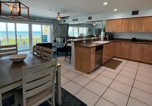 Island Sands- Beachfront on Indian Rocks Beach - Family Fav w/Pool!