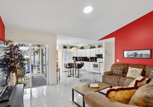 Just 3 mi. to Disney, King bed, pool (w/full privacy fence), grill, game rm