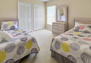 Just Like Home - But Better! Greater Groves 4/3 Pool Home With Game Room.