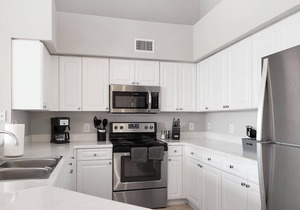 Kasa | Family Friendly 2BD + Near Local Shops | Wellington