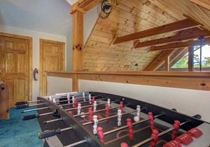 Komfy Kozy, 3 Bedrooms, Sleeps 10, Views, Game Room, Pool Access, WiFi