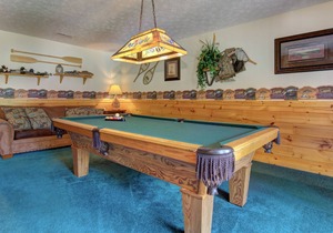 Komfy Kozy, 3 Bedrooms, Sleeps 10, Views, Game Room, Pool Access, WiFi
