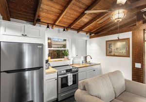 Lake Breeze Cottage 5
