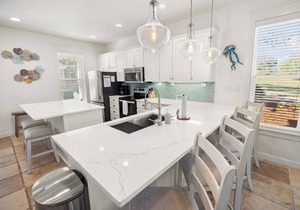 LAKE/GOLF COURSE, screened porch~ Golf Cart~ FREE Activities~ Pool, HotTub