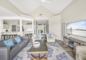 Lake Views ~ Private Balcony ~ 6-Seat Golf Cart