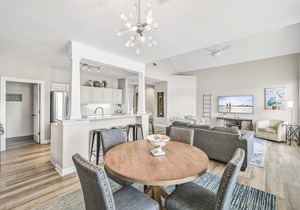 Lake Views ~ Private Balcony ~ 6-Seat Golf Cart