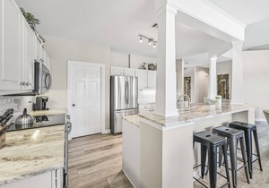 Lake Views ~ Private Balcony ~ 6-Seat Golf Cart