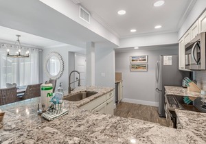 Lakefront ~ New 6-Seater Golf Cart ~ Pet Friendly ~ Updated Living Area