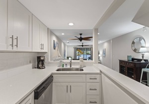 Lakefront Villa w/2 GOLF CARTS! Screened Porch, Bay Views. Near Beach & Pool