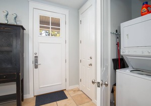 Lakeside Cottage with TWO golf carts! Back Porch, Pool & Hot Tub, Beach Tram.
