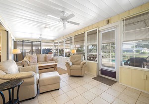 Lakeside House, 4 Bedrooms, Private Heated Pool, HDTV, Sleeps 8, WiFi