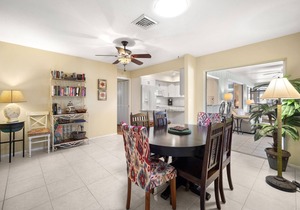 Lakeside House, 4 Bedrooms, Private Heated Pool, HDTV, Sleeps 8, WiFi