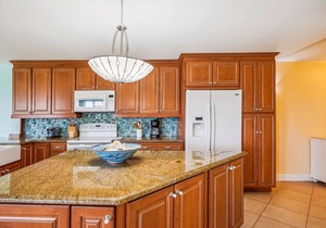 Land's End 201 building 8 Bright beach front, corner condo with stunning view