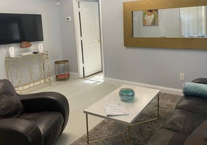 Large cozy home - Sleeps 6 - Near wynwood/dsgn dis