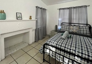 Large cozy home - Sleeps 6 - Near wynwood/dsgn dis