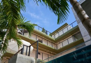 Located in the Heart of South Beach! 2 Pet-Friendly Units, Swimming Pool!