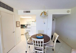 Lovely 1 bedroom beachfront Condo