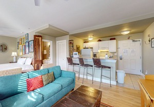 Lovely condo on the Gulf of Mexico w/private balcony, shared pool & tennis