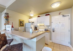 Lovely condo on the Gulf of Mexico w/private balcony, shared pool & tennis