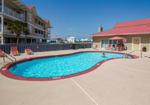 Lovely Condo with Sunset Views & Shared Pool Access, Snowbirds Welcome