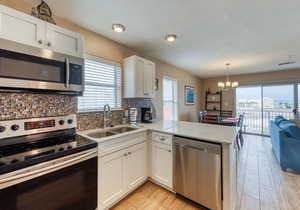Lovely Condo with Sunset Views & Shared Pool Access, Snowbirds Welcome