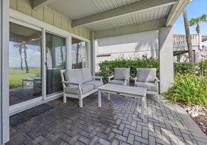 Lovely Oceanfront Surf Villa Retreat
