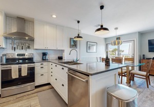 Lovely oceanfront townhouse in Summer Beach Village w/Shared Pool, Central AC