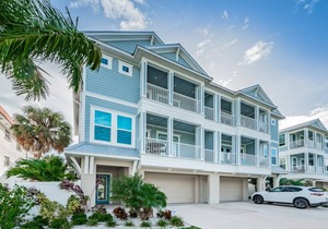 Luxurious Redington Beach Villa, steps from beach