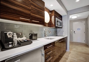 Luxury Beachfront Studio with Daily Cleaning