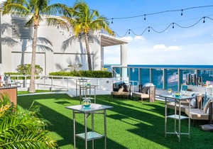 Luxury Beachfront Studio with Daily Cleaning