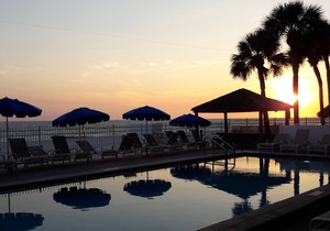 Luxury Beachfront Condo, Beach, Pool, Hot-Tub!