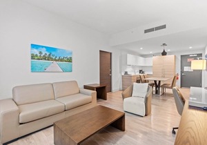 Luxury Beachside Condo with Bathtub - CS23