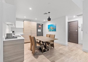 Luxury Beachside Condo with Bathtub - CS23