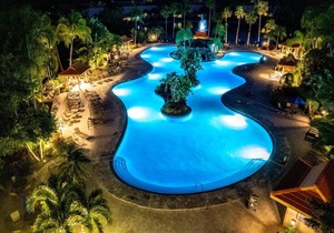 Luxury condo with resort pool, 10 mins to 5th & beaches