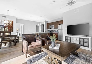 Luxury Downtown 2 bed 2 bath corner unit- #304