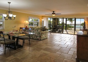 Luxury Eden House 2B/2B Beachfront Vacation Condo with Million$ View!